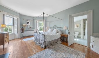 208 High St, Belfast, ME 04915