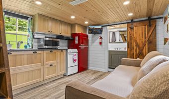 90 Railroad Lock Rd, Beattyville, KY 41311