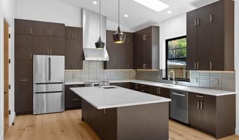 360 Briscoe Pl, Ashland, OR 97520