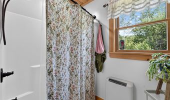 625 Mcgrath Pond Rd, Belgrade, ME 04917
