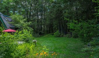 9 Scitterygussett Dr, Falmouth, ME 04105