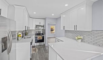 4 Somerset Rd N, Amityville, NY 11701