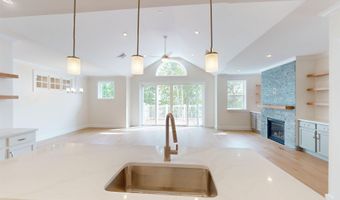 4 Longview Dr 403, Atkinson, NH 03811