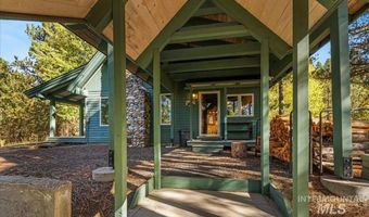 9734 Moore Dr, Cascade, ID 83611