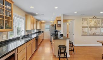 7578 BEACH Dr, Pasadena, MD 21122