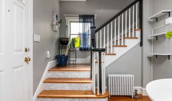 38 Brookside Dr, Cranston, RI 02910