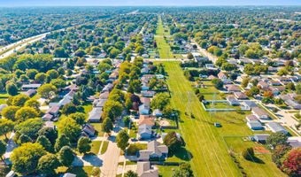 1742 E SYLVAN Ave, Appleton, WI 54915