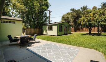 2061 N Roosevelt Ave, Altadena, CA 91001