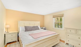 6 Linda Ct, Coventry, RI 02816