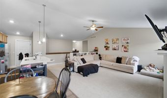 2817 21st St SW, Altoona, IA 50009