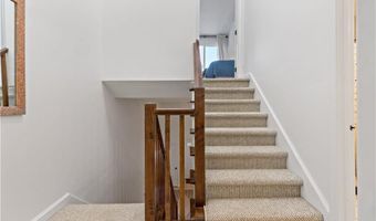 26 W Narragansett Ave 6, Newport, RI 02840