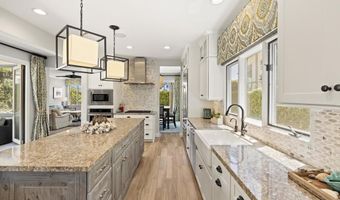 2340 Rue Des Chateaux, Carlsbad, CA 92008