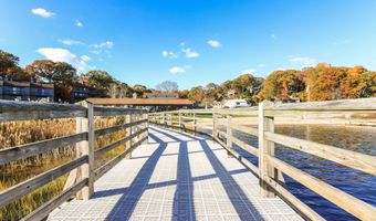 11 Harbour Vlg B, Branford, CT 06405