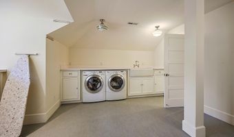 586 B St, Ashland, OR 97520