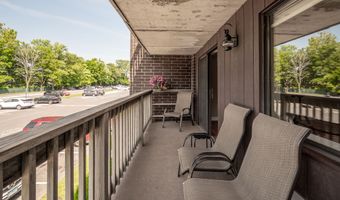 126 Triangle St APT B33, Danbury, CT 06810