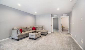 2865 Dillon Dr, Ann Arbor, MI 48105