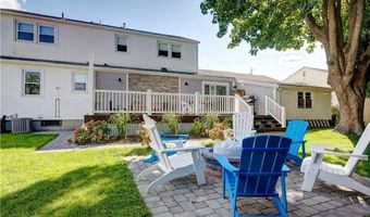18 Sylvan Ter, Newport, RI 02840