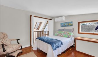1 Mohawk Trl, Narragansett, RI 02882