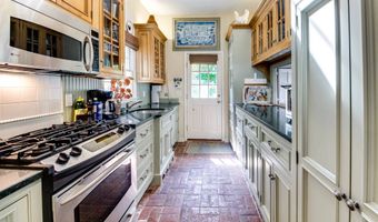 641 Montauk Hwy, Amagansett, NY 11930