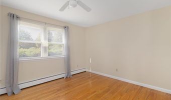 9 Chestnut Hill Rd B, Middletown, RI 02842