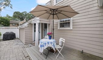 221 Trinity St, Warwick, RI 02886