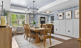 884 Village Brook Ct, Ballwin, MO 63021