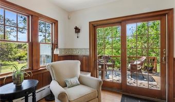 201 Paradise Ave, Middletown, RI 02842