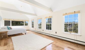 18 JH Dwyer Dr, Middletown, RI 02842