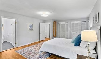 6 North Ln, Barrington, RI 02806