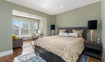 423 Hope St C, Bristol, RI 02809