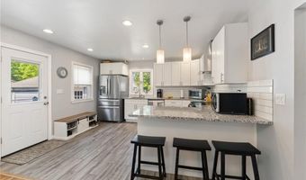 10 Philips Ave, Middletown, RI 02842