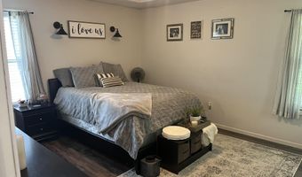 829 Rosemary Ave, Aurora, MO 65605