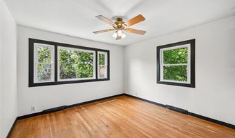 203 E 4th St, Anamosa, IA 52205