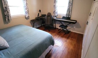 70 Ellsworth Dr, Bloomfield, CT 06002