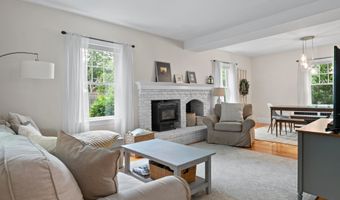 259 Middle Rd, Falmouth, ME 04105