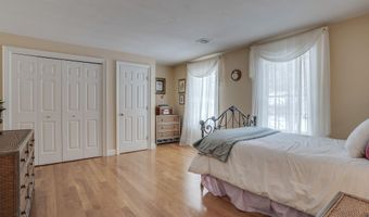 5 Pembroke Way, Bedford, NH 03110
