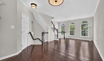 932 HARRISON Cir, Alexandria, VA 22304