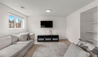 690 S Newark Ct, Aurora, CO 80012