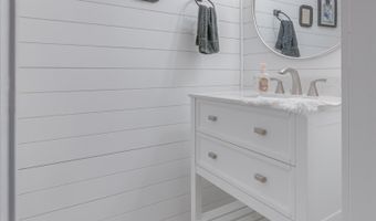 460 NE Oak Hill St, Abingdon, VA 24210