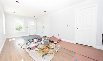 70 Northfield Dr, Bridgeport, CT 06606