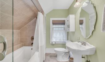 654 Main St, Antioch, IL 60002