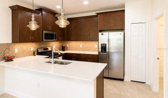6118 VOYAGERS Pl, Apollo Beach, FL 33572