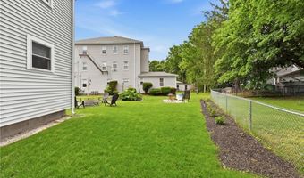 21 Portland St, Lincoln, RI 02838