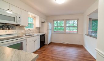 1226 Wissmann Dr, Ballwin, MO 63011