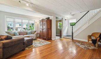 34 Carlisle St, Bergenfield, NJ 07621