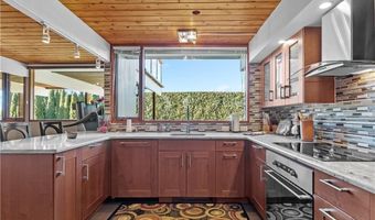 10 Ocean View Dr, Middletown, RI 02842