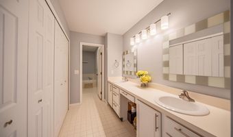3085 N Foxridge Ct, Ann Arbor, MI 48105