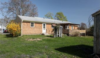 7 Smithfield Dr, Middletown, RI 02842