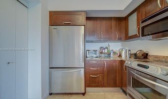 19900 E Country Club Dr 308, Aventura, FL 33180
