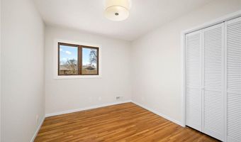 953 Redwood Dr, Apple Valley, MN 55124
